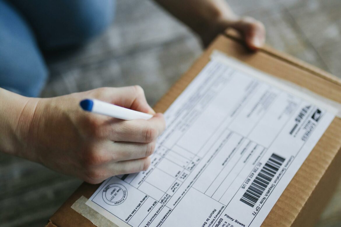 Kaip siųsti didesnius daiktus, kurių nepriima paštomatai?